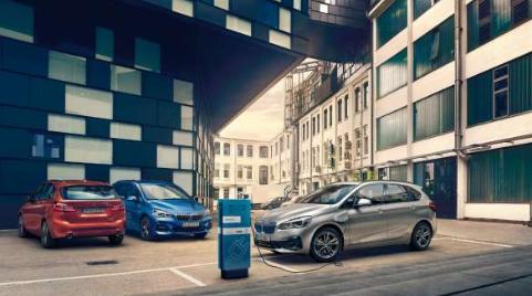 Öffentliches Laden von Plug-in-Hybriden. Öffentliches Laden von Plug-in-Hybriden.